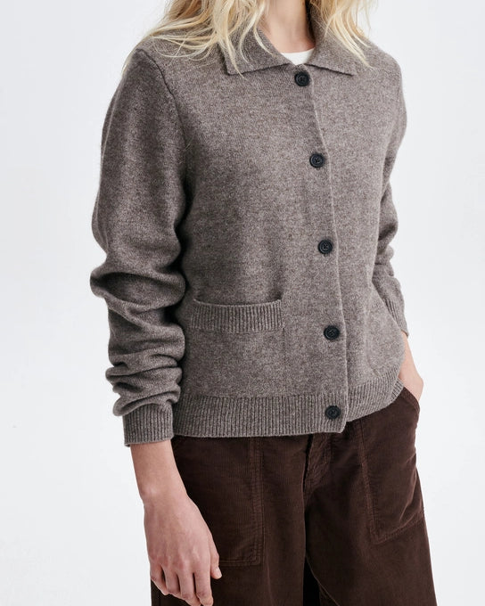 cardigan en laine et yak, col chemise, marque Vanessa Bruno, modèle Humphrey, coloris taupe