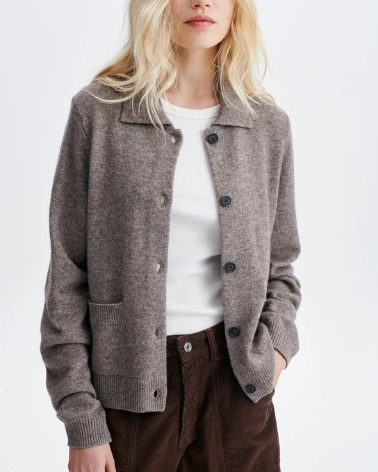cardigan en laine et yak, col chemise, marque Vanessa Bruno, modèle Humphrey, coloris taupe