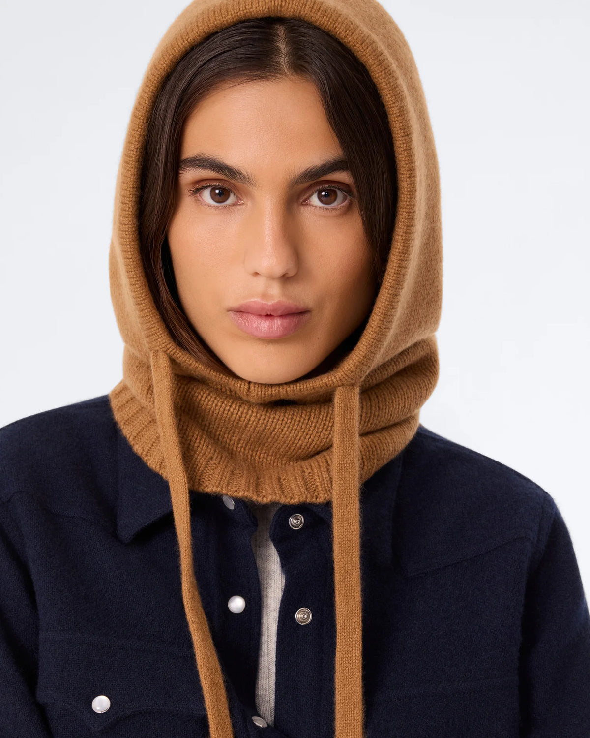 Cagoule Sybel Kujten, coloris kaki, cachemire – vue 2