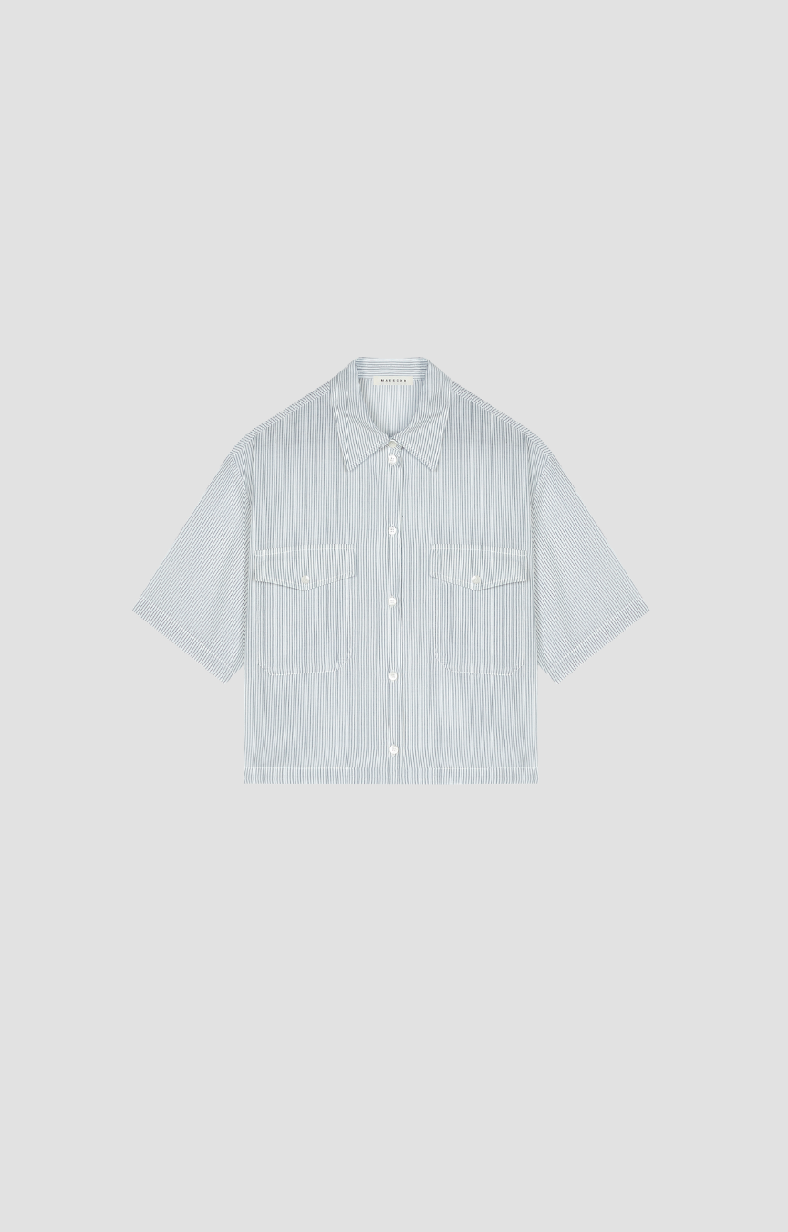 chemise ultra confortable et légère masscob
coupe crop pour un look plus moderne
sur un pantalon taille haute ou une jupe midi
masscob