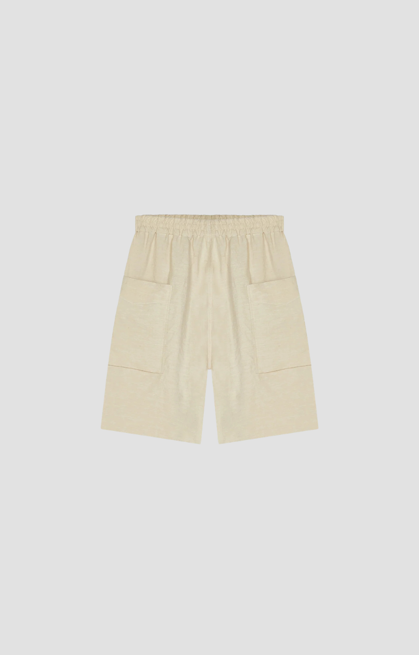 bermuda tendance masscob
ultra confort en lin
il apporte un style urbain avec les poches de chaque coté
très confortable et facile à porter
masscob