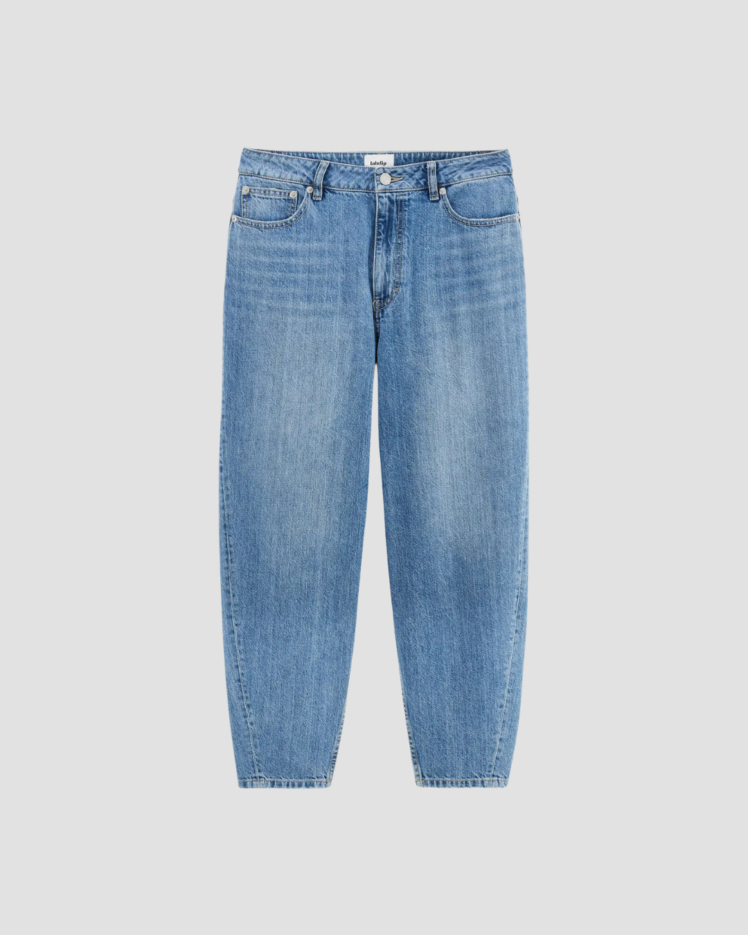 jean ballon tendance été
parfait pour la saison avec la longueur idéale
facil à porter avec un tee shirt mais aussi habillé avec une belle blouse