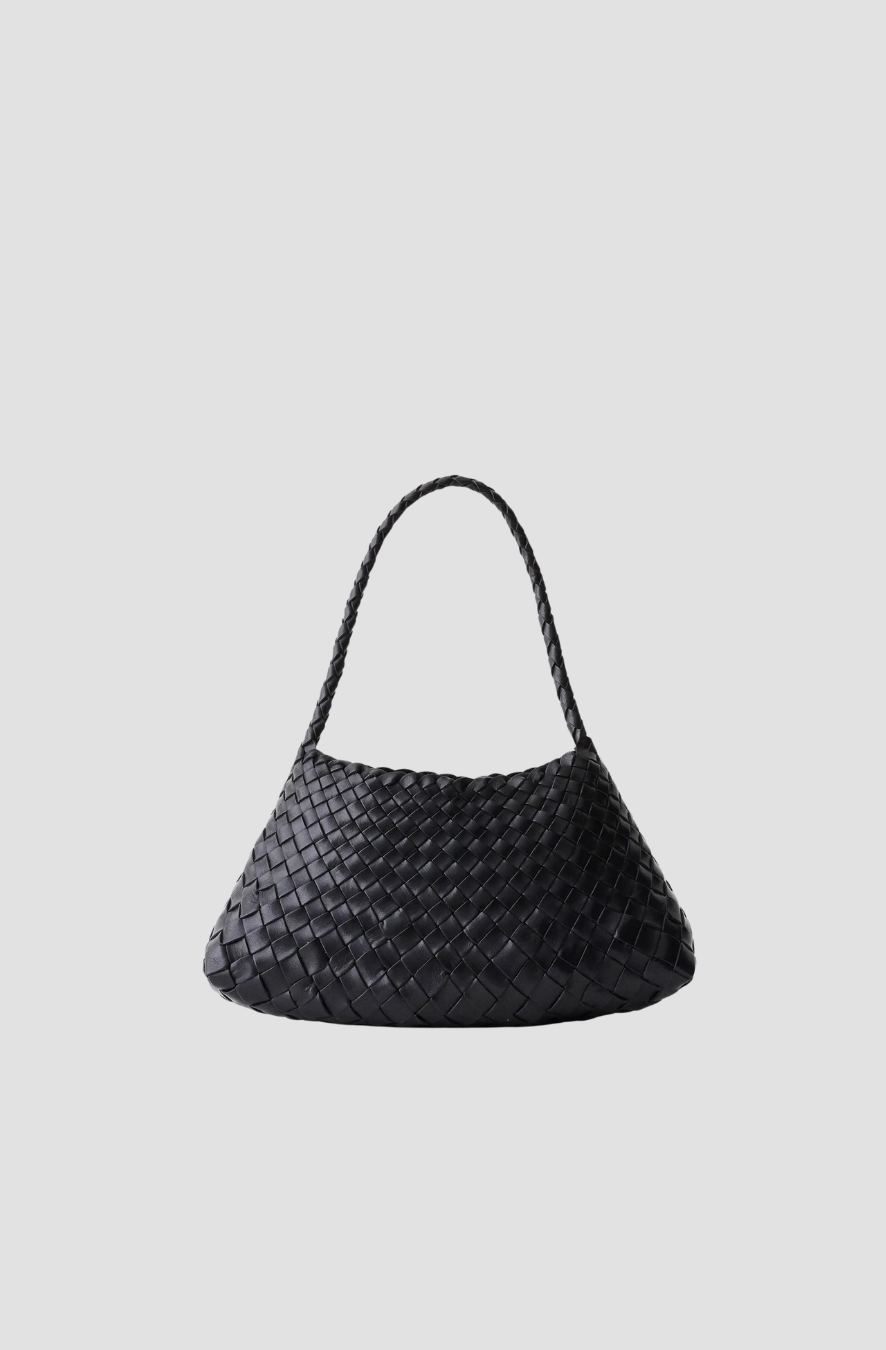 modèle très tendance par le format idéal
se porte à l'épaule pour un coté très tendance