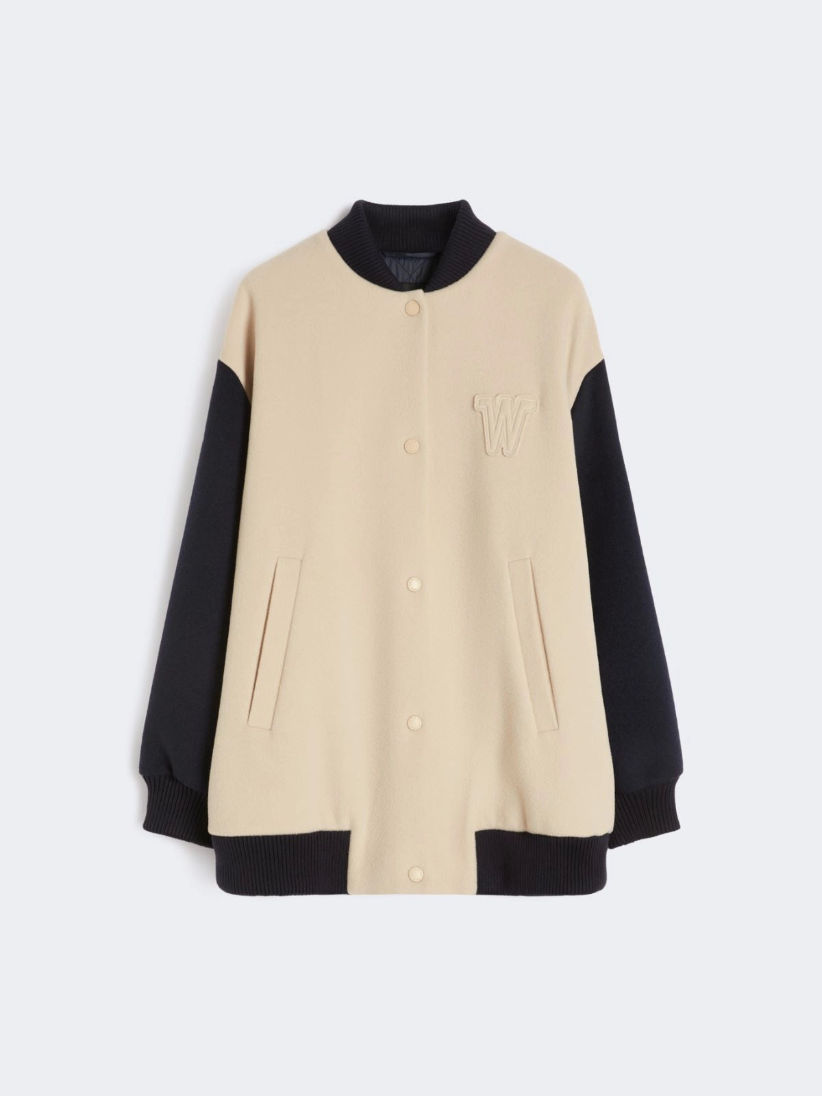 Manteau Teedy Max Mara Week End au look élégant et intemporel, parfait pour un style chic et décontracté
Manteau long Teedy Max Mara Week End en laine premium, alliant confort, sophistication et style urbain
Manteau Teedy Max Mara Week End en laine, coupe droite et longue, avec col classique, manches longues et fermeture boutonnée
Manteau Teedy Max Mara Week End, tissu chaud et confortable, poches latérales et finitions soignées