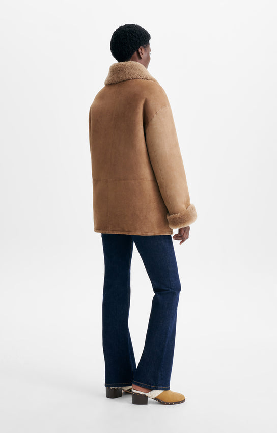 veste en peau lainée d’agneau, marque Vanessa Bruno, modèle Harlan, coloris camel