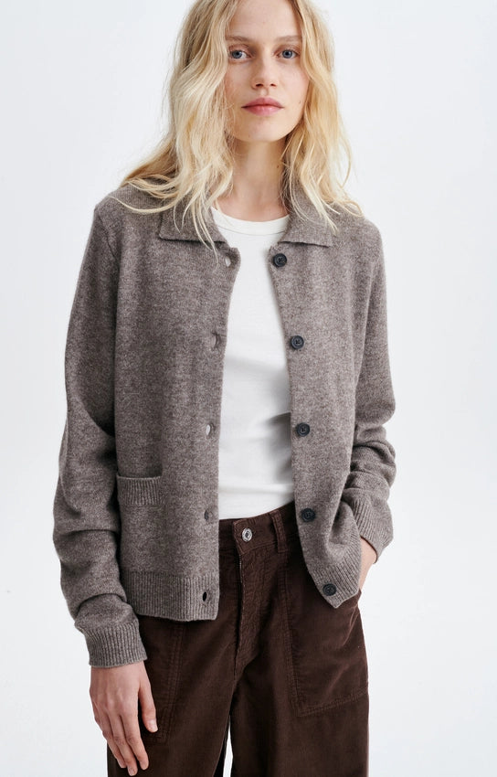 cardigan en laine et yak, col chemise, marque Vanessa Bruno, modèle Humphrey, coloris taupe