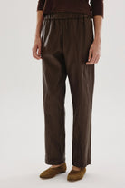pantalon en simili cuir femme, marque pomandere , coloris marron, référence 262-7152/29017
