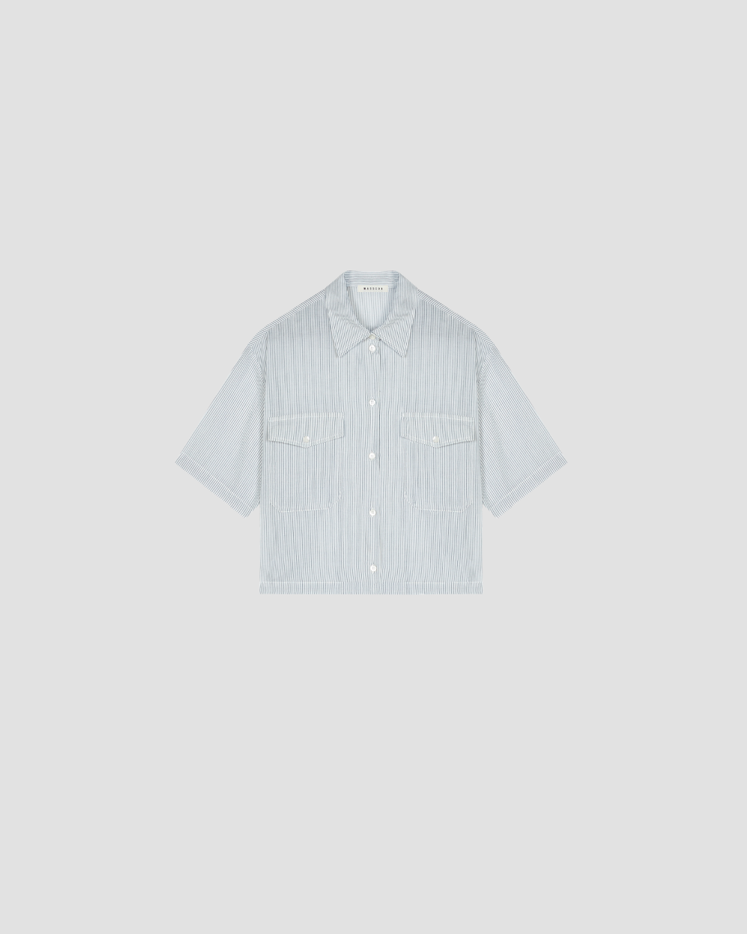 chemise ultra confortable et légère masscob
coupe crop pour un look plus moderne 
sur un pantalon taille haute ou une jupe midi 
masscob 
