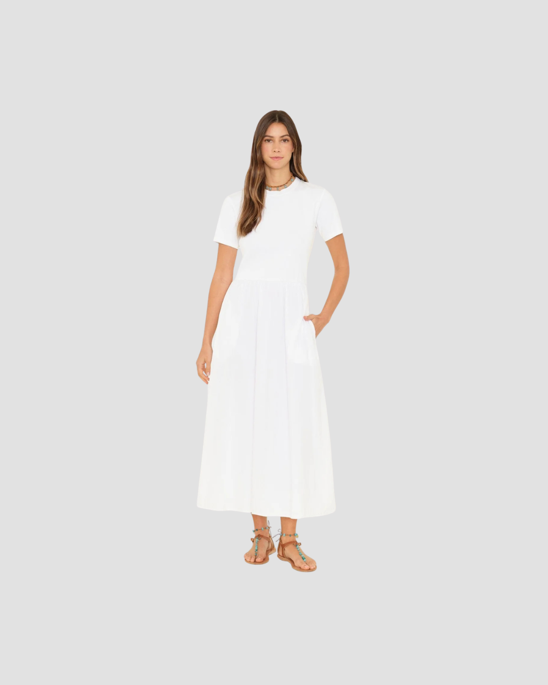 Robe Fayth Xirena blanche, coupe fluide avec manches courtes et encolure ronde, tissu doux et léger
Robe Xirena modèle Fayth, couleur blanche, longueur midi, coupe ample et confortable, idéale pour un style casual chic