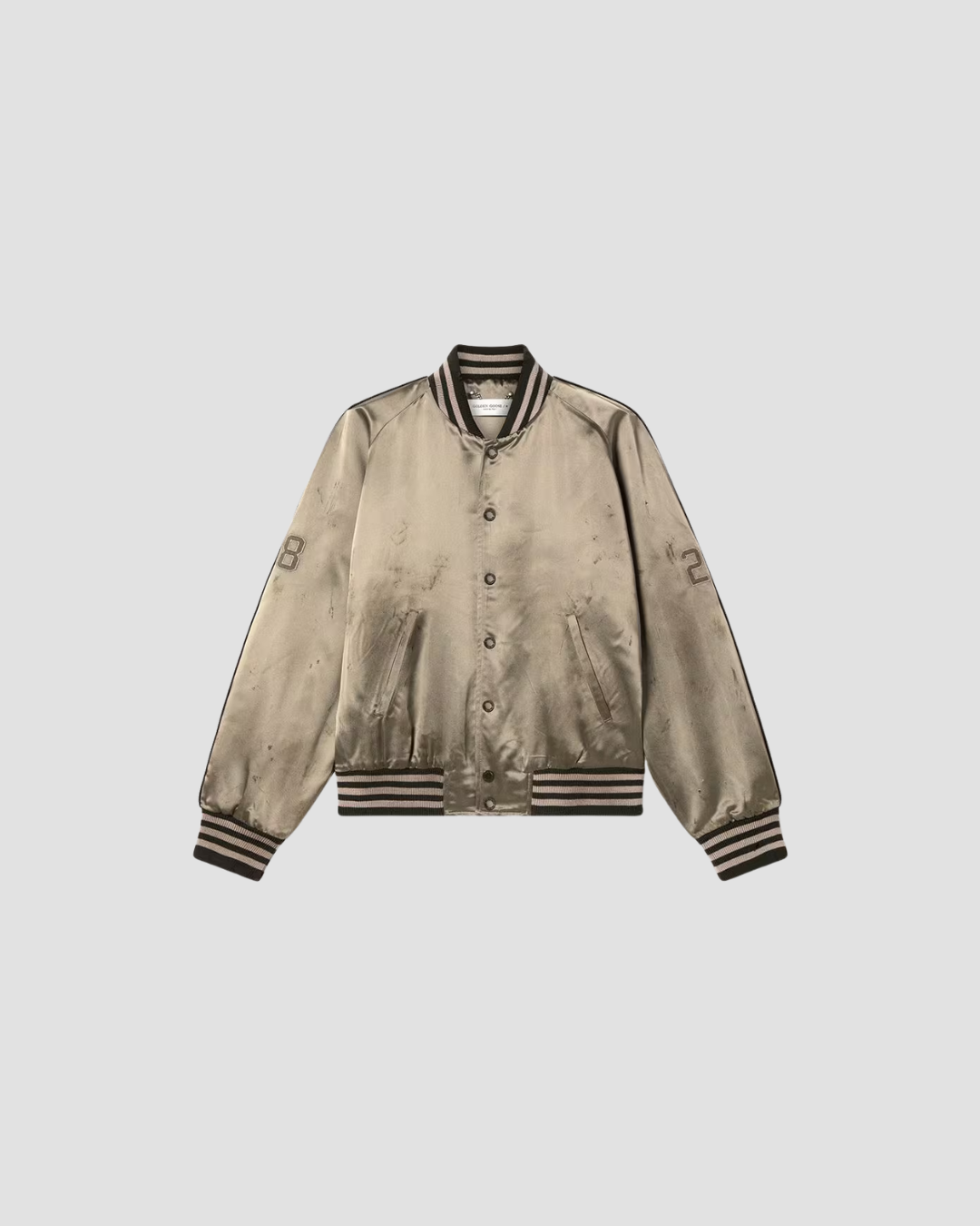 Bomber Golden Goose en satin au look brillant et moderne, avec coupe confortable et style urbain
Veste Golden Goose satinée, élégante et décontractée, parfaite pour un look tendance