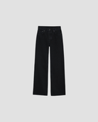jean regular qui correspond à toutes les morphologies 
tendance à la coupe droite, taille mi haute , ideal avec une belle chemise blanche ou un sweat 
parfait avec un blazer, jean parfait et intemporel 