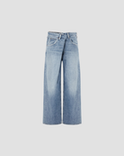 jean large vana agolde ; jambes larges et fermeture croisée sur le devant. modèle mode et très looké 