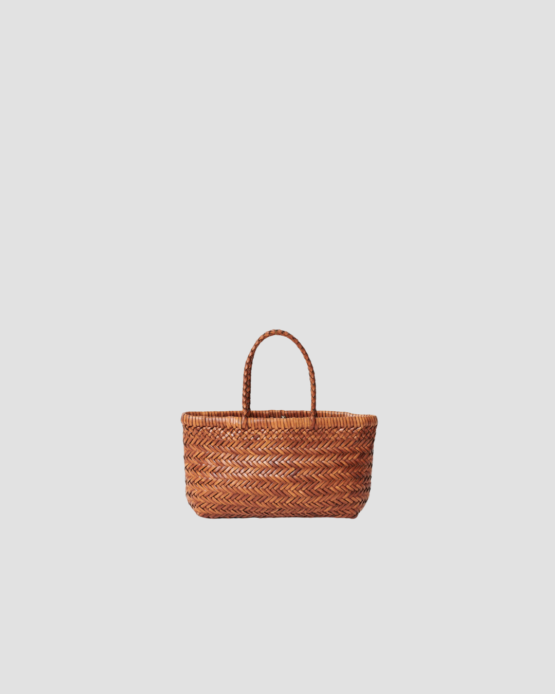 Petit sac Mini Flat Gora Dragon Diffusion, cuir de veau tressé à la main, silhouette compacte et rectangulaire à léger galbe, double anse, ouverture sans fermeture, coloris [tan/marron]